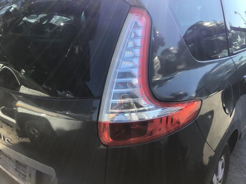 Right rear taillight - rear,